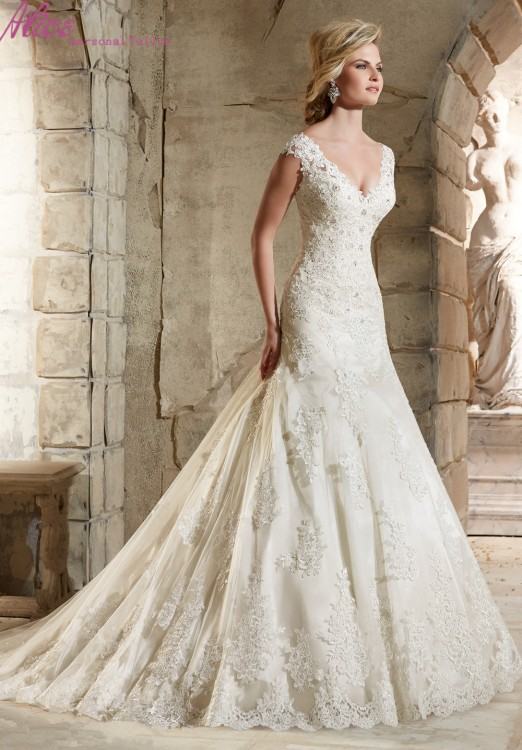 Elegant Lace Appliques Cap Sleeves Chiffon Wedding Dresses With Leg  Slit