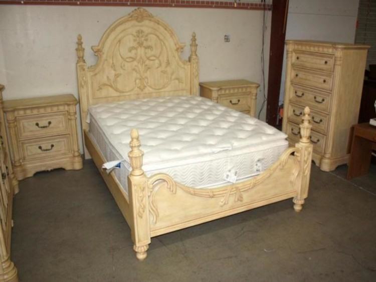 $850 OBO Chris Madden Bedroom Set Furniture in French Country $850 OBO