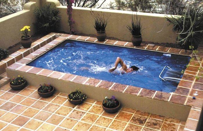 An attached raised spa is elevated above the pool; the elevation is usually  anywhere from 6 inches to 18 inches, though 12 inches and 18 inches are  most