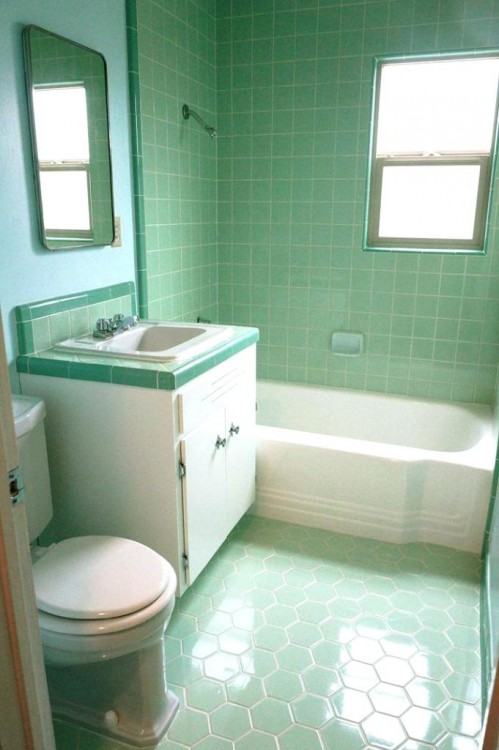 small vintage bathroom