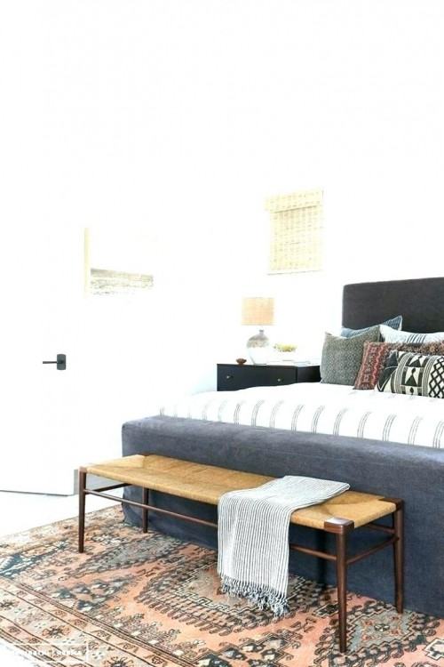 Love the rug which shows good size/placement for use with king size bed