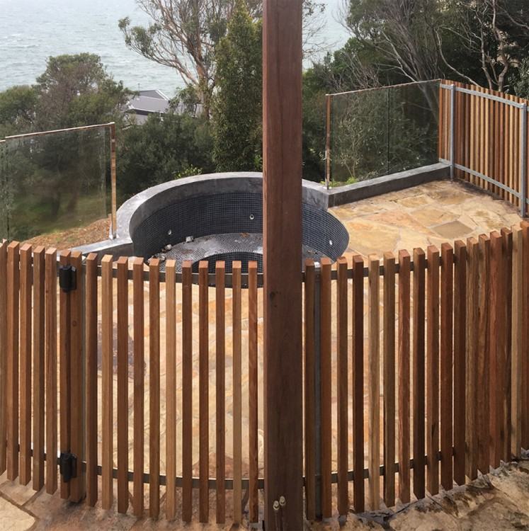 Here in Normanhurst our team did combination of glass & aluminium pool fence