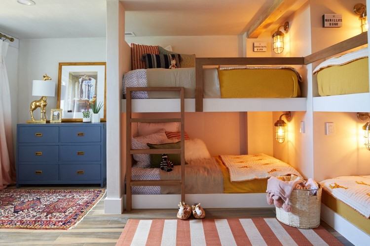 Today we have chosen the problematic topic of small bedrooms and the issues  such a space can raise when it comes to its decoration