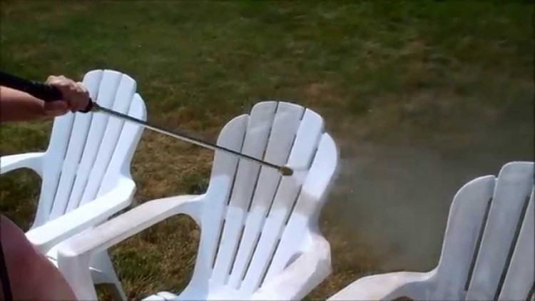 A short break for a household tip on cleaning white resin chairs