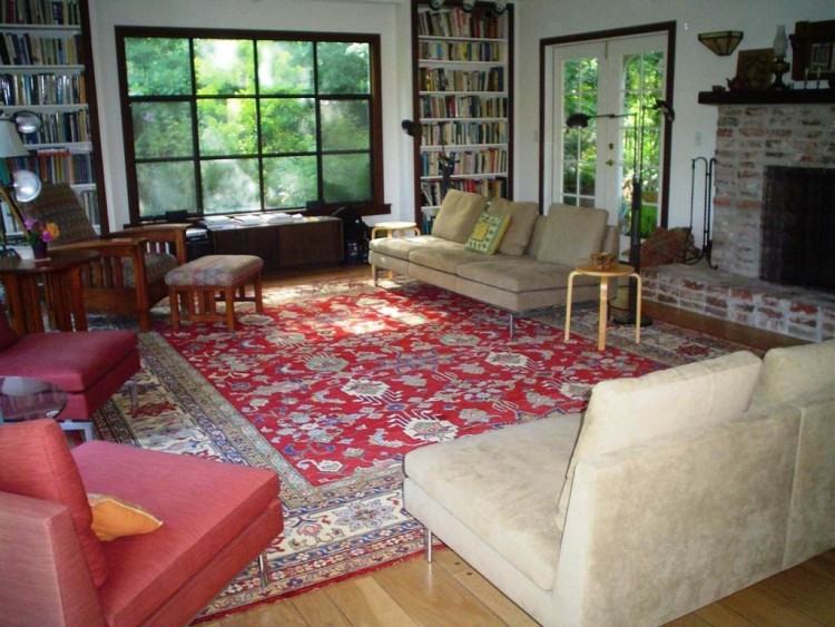 Again, white backdrop, modern furniture, persian rug